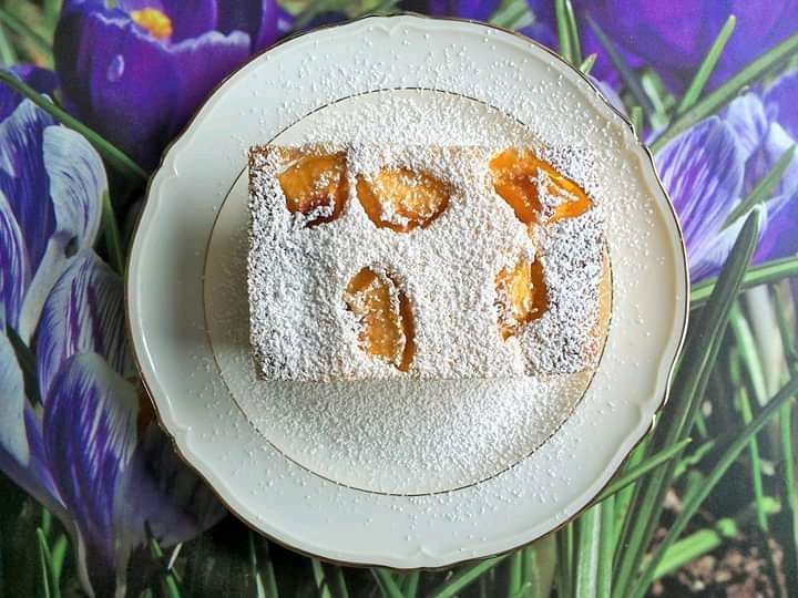 Sernik z brzoskwiniami Sernik z brzoskwiniami