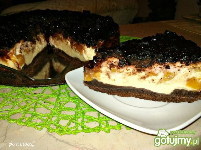 Sernik z brzoskwiniami,
