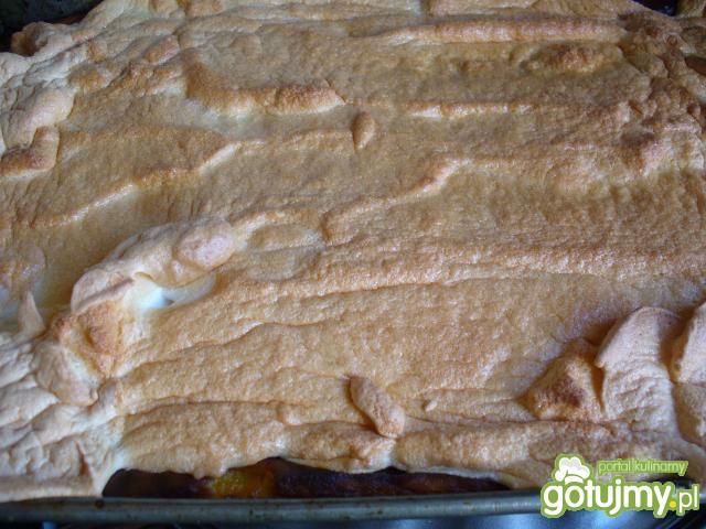 sernik z brzoskwiniami i pianką