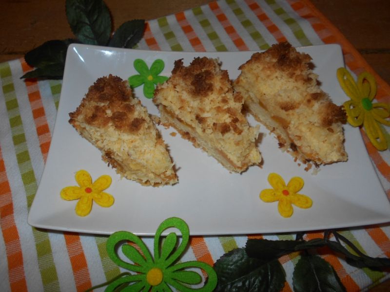 Sernik z brzoskwiniami, kokosem i kaszą manną