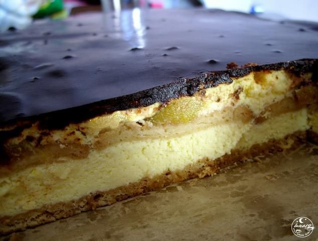 Sernik z brzoskwiniami na herbatnikach  Sernik z brzoskwiniami na herbatnikach