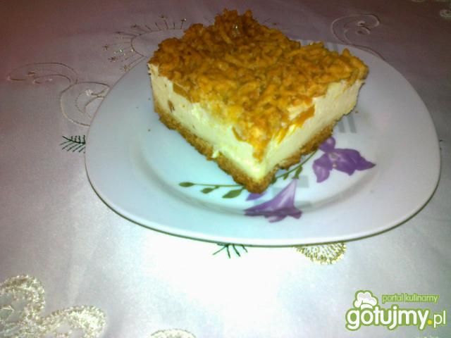 Sernik z brzoskwiniami na kruchym 