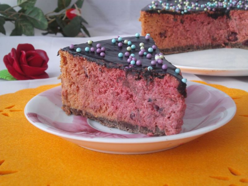 Sernik z buraczkami i żurawiną