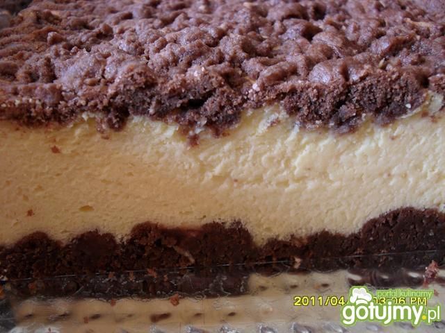 Sernik z ciastem  kakaowym