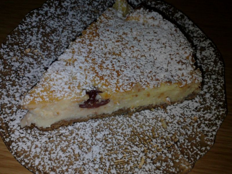 Sernik z czereśniami na otrębowym spodzie