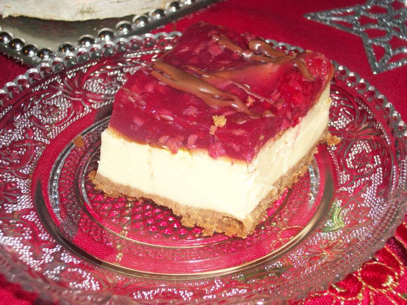 Sernik z frużeliną malinową