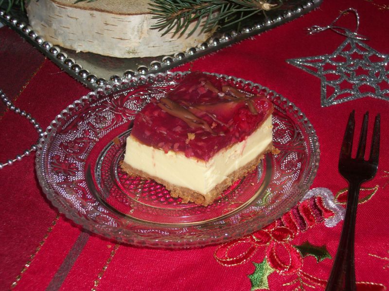 Sernik z frużeliną malinową