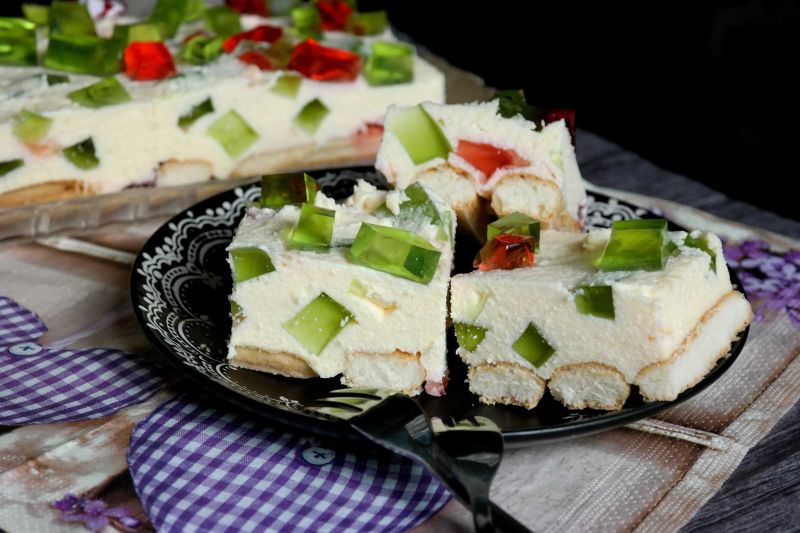 Sernik z galaretką (bez pieczenia)  Sernik z galaretką (bez pieczenia)