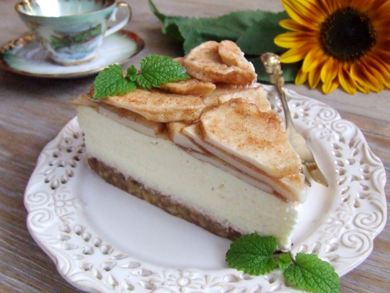 Sernik z jabłkami i orzechami Sernik z jabłkami i orzechami