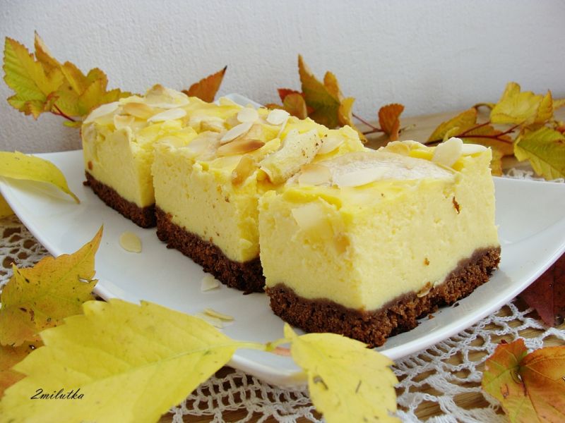 Sernik z jabłkami karmelizowanymi w pomarańczach