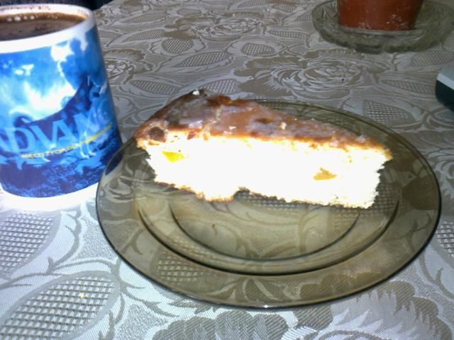 Sernik z kaszą i brzoskwiniami