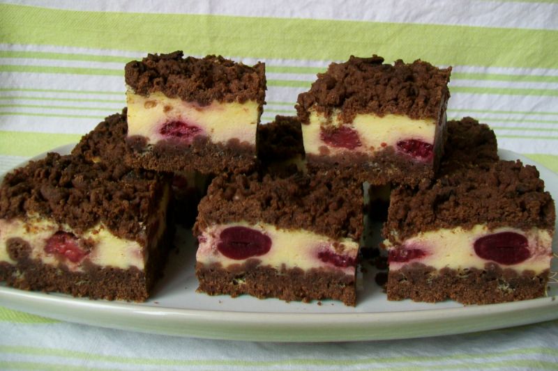 Sernik z kruszonką z owocami