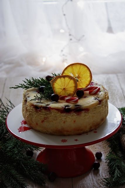 Sernik z marcepanem, żurawiną i pomarańczą Sernik z marcepanem, żurawiną i pomarańczą