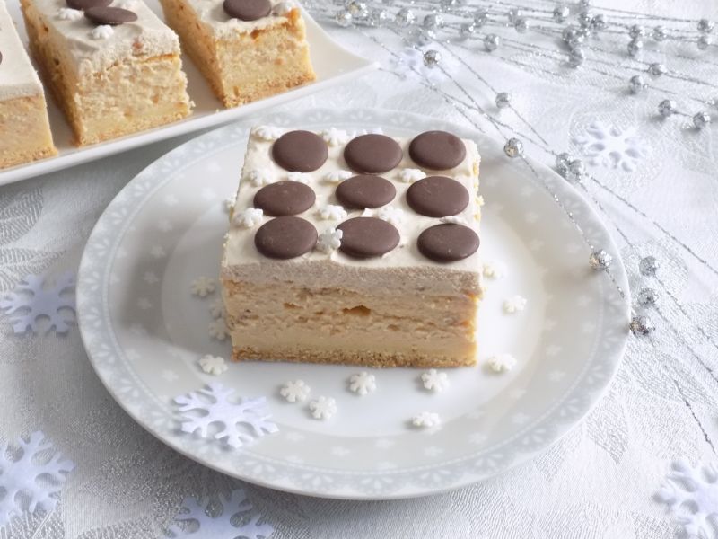 Sernik z masą orzechową i pianką