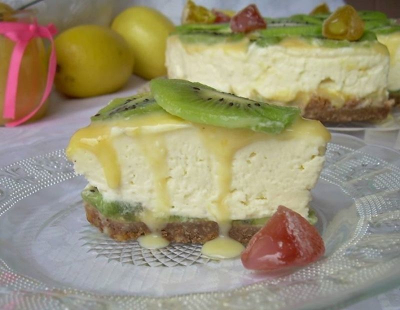 Sernik z mascarpone, lemon curd i białą czekoladą  Sernik z mascarpone, lemon curd i białą czekoladą