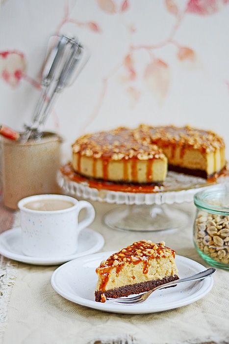 Sernik z masłem orzechowym