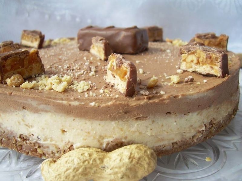 Sernik z masłem orzechowym i czekoladową pianką Sernik z masłem orzechowym i czekoladową pianką