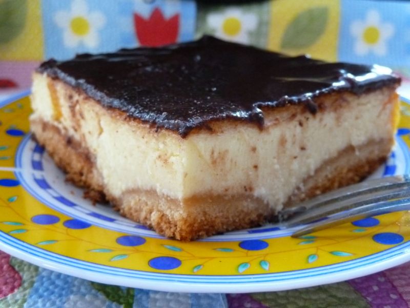 Sernik z mlekiem i brzoskwiniami Sernik z mlekiem i brzoskwiniami