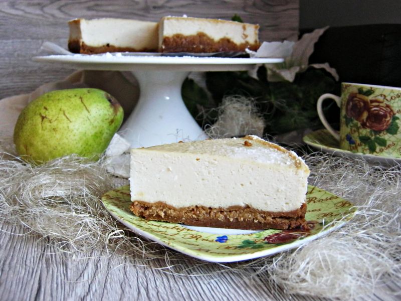 Sernik z musem gruszkowym