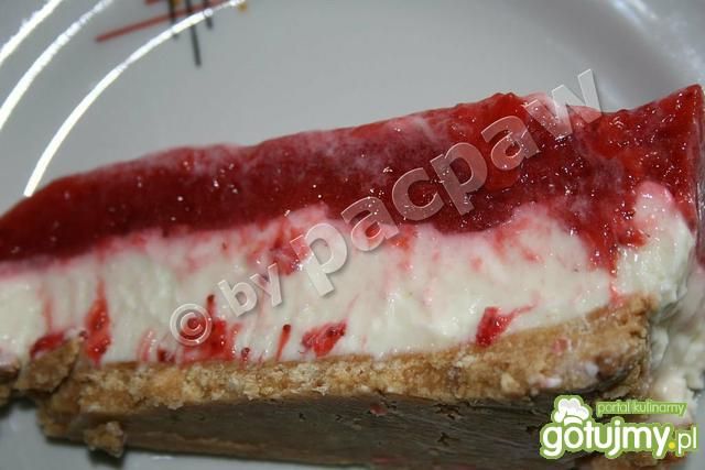 Sernik z musem truskawkowym