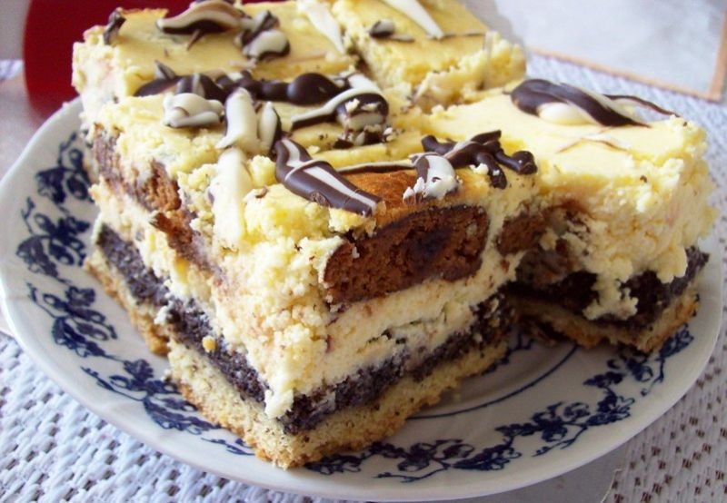 Sernik z nadziewanymi pierniczkami Sernik z nadziewanymi pierniczkami