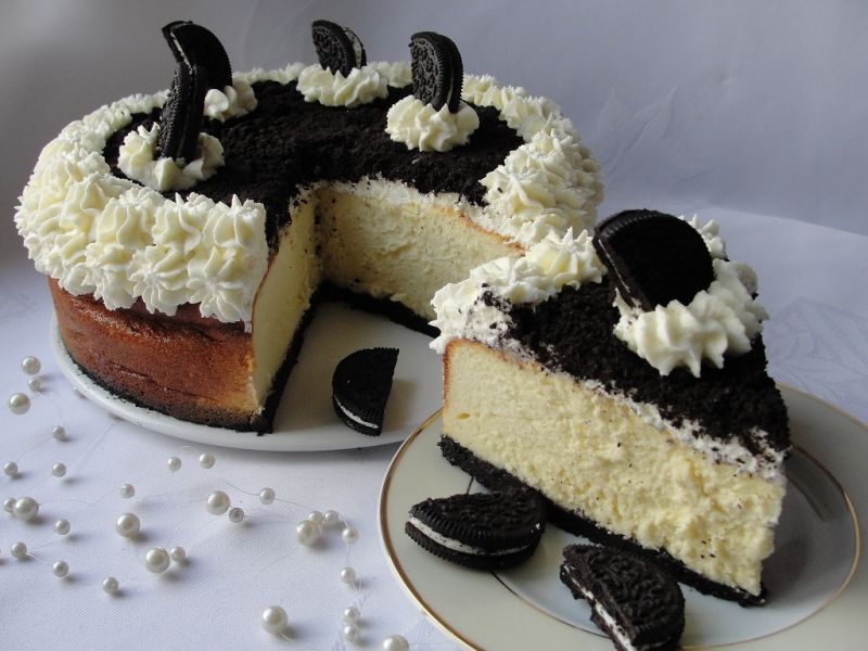 Sernik z oreo i bitą śmietaną Sernik z oreo i bitą śmietaną