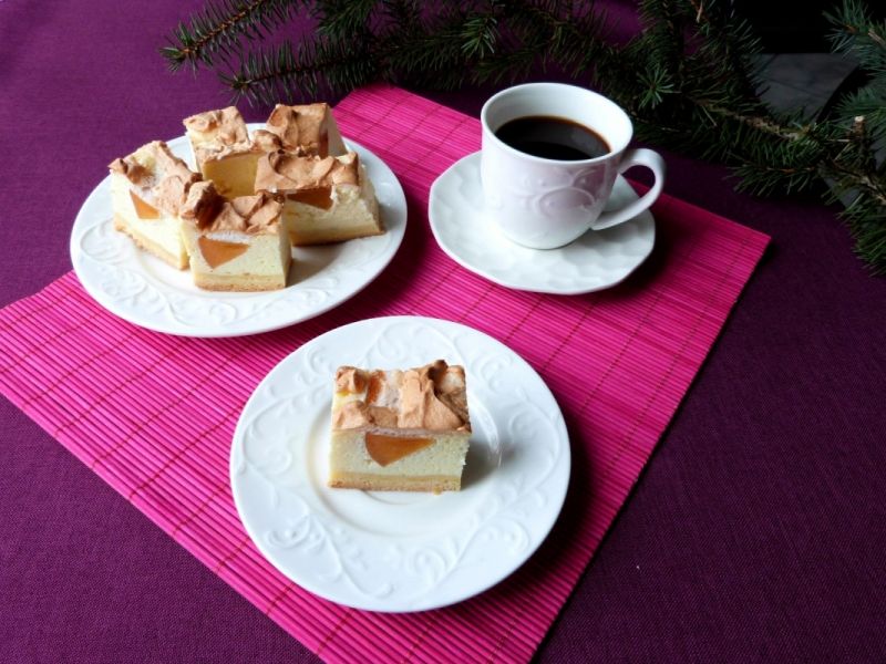 Sernik z owocami kaki Sernik z owocami kaki