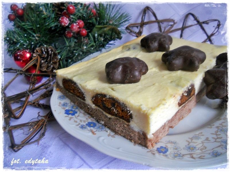 Sernik z pierniczkami na grubym spodzie
