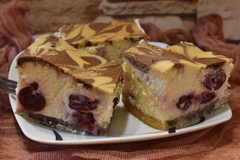 Sernik z pierzynką łaciatą Sernik z pierzynką łaciatą