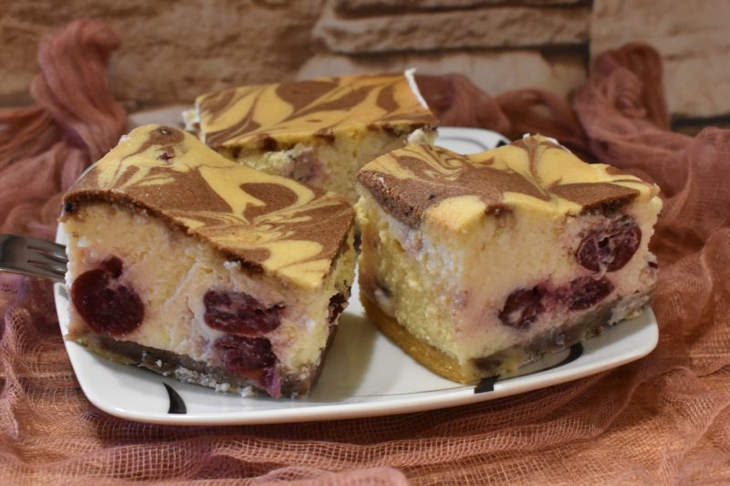 Sernik z pierzynką łaciatą Sernik z pierzynką łaciatą