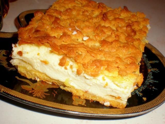 Sernik z płatkami migdałowymi