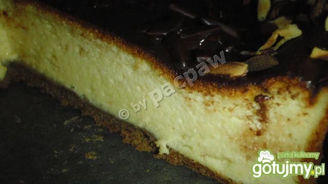Sernik z polewą czekoladowo-laskową