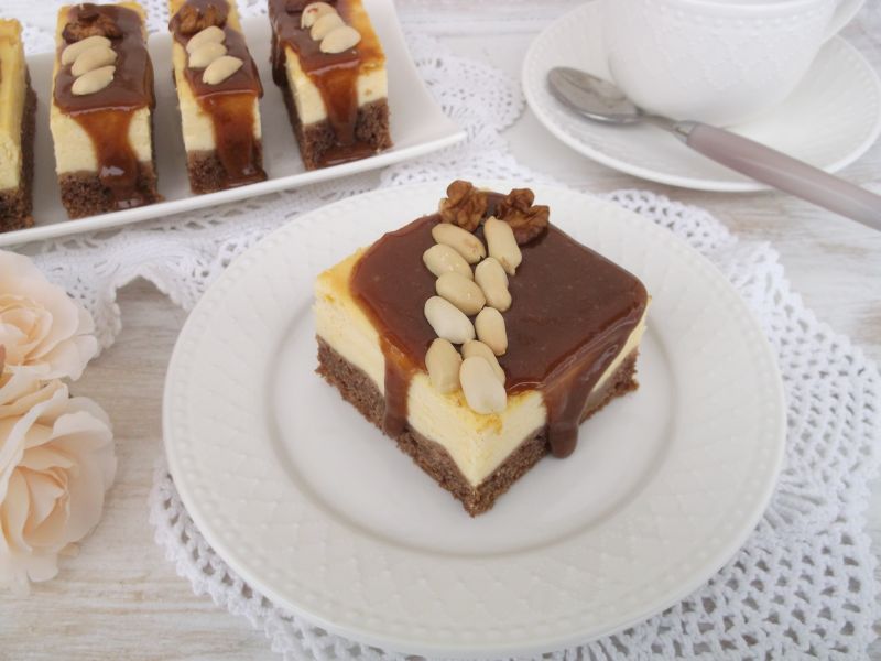 Sernik z polewą krówkową