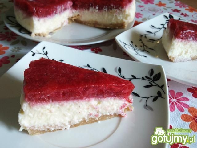 Sernik z ricottą i truskawkami