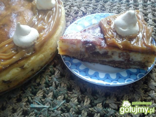 Sernik z rodzynkami, bezą i kajmakiem