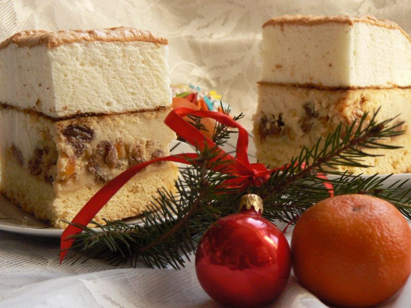 Sernik z rodzynkami i skórką pomarańczową