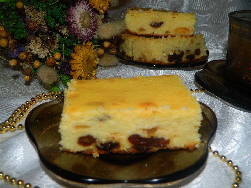 Sernik z rodzynkami i skórką z cytronu