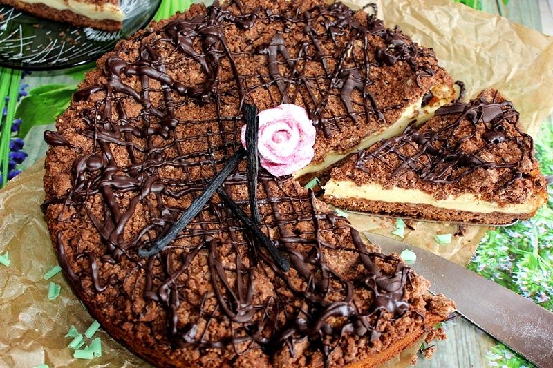 Sernik z serka waniliowego między kruchym ciastem