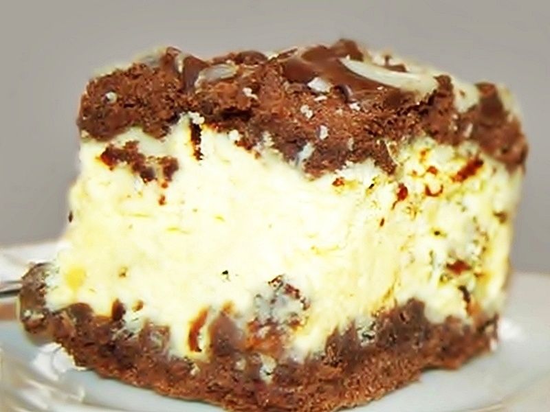 Sernik z suszonymi morelami Sernik z suszonymi morelami