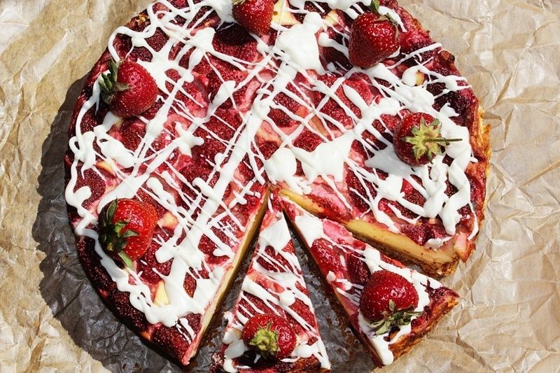 Sernik z truskawkami 