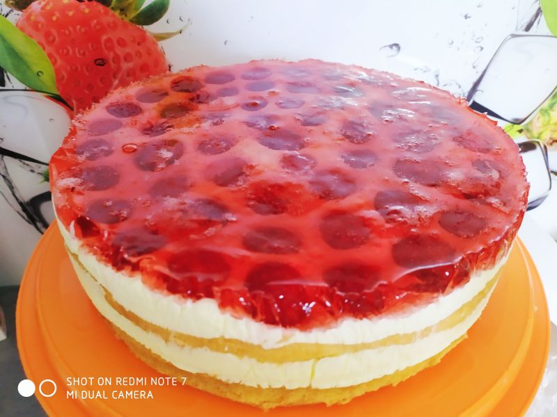 Sernik z truskawkami