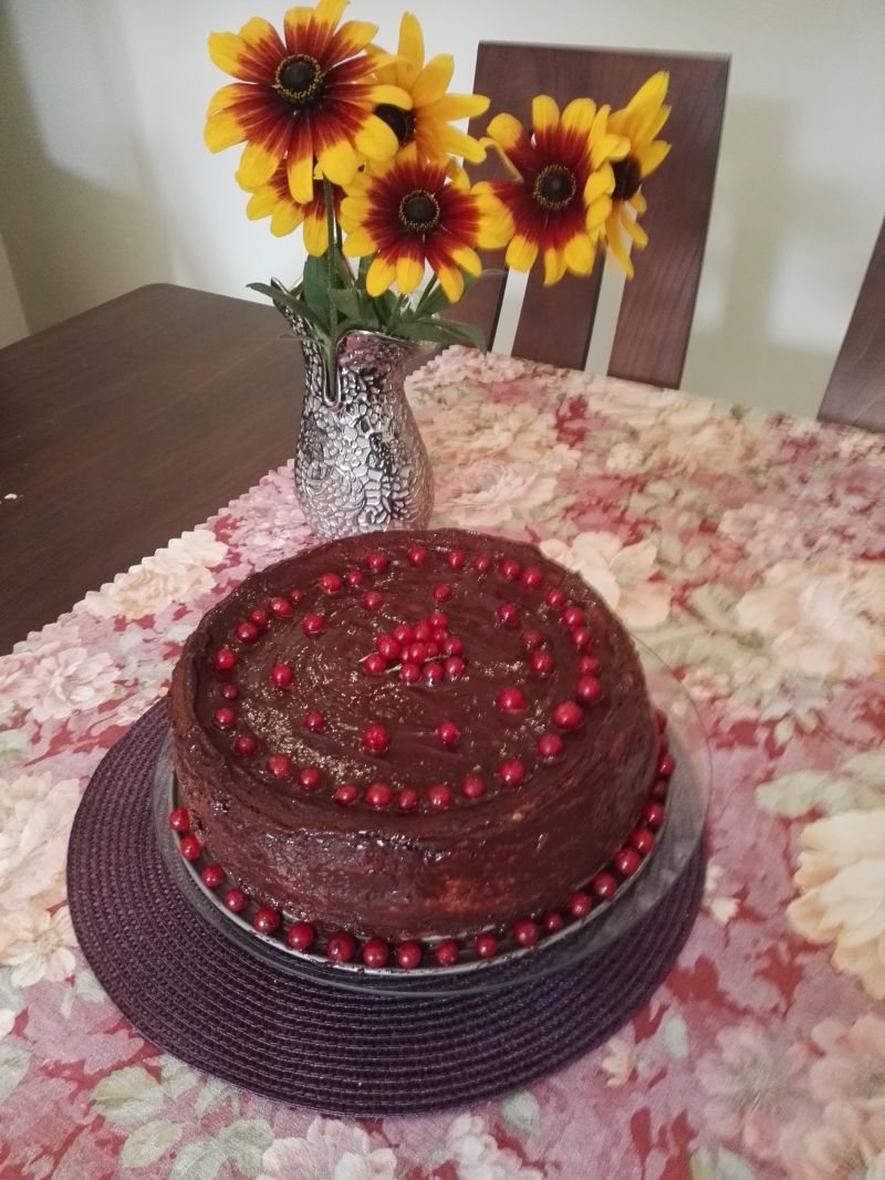 Sernik z ukrytymi porzeczkami i borówkami Sernik z ukrytymi porzeczkami i borówkami