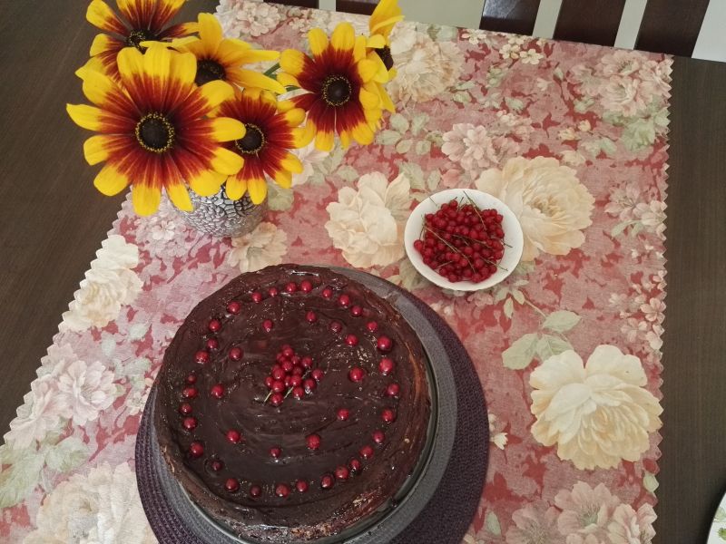 Sernik z ukrytymi porzeczkami i borówkami Sernik z ukrytymi porzeczkami i borówkami