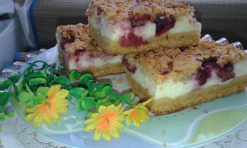 Sernik z wiśniami i kruszonką  