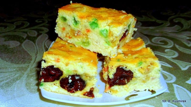 Sernik ze śliwką i bakaliami