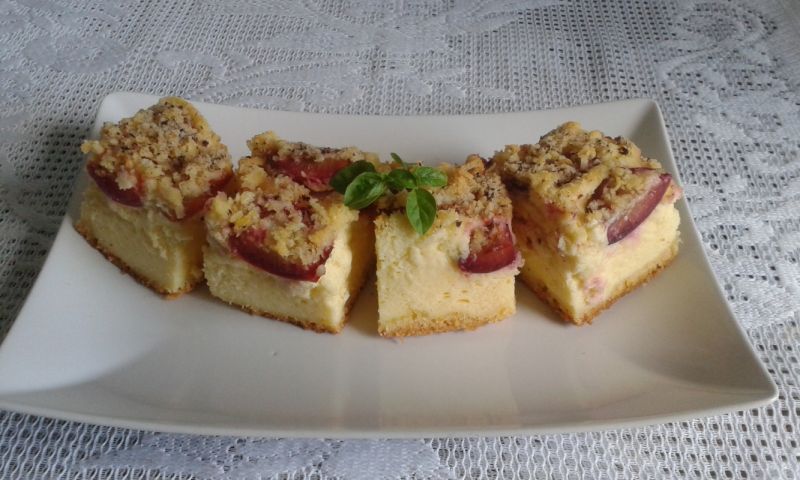 Sernik ze śliwkami