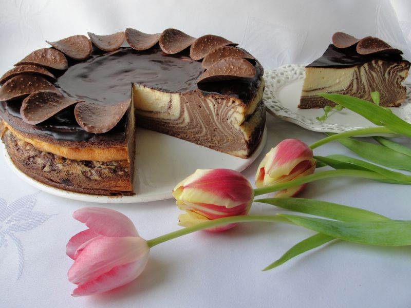 Sernik zebra z polewą