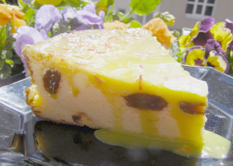 Sernik z jogurtu z rodzynkami bez spodu Sernik z jogurtu z rodzynkami bez spodu