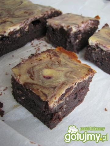 Serniko-brownie z konfiturą z porzeczki