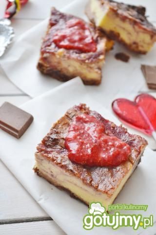 Sernikobrownie z musem truskawkowym